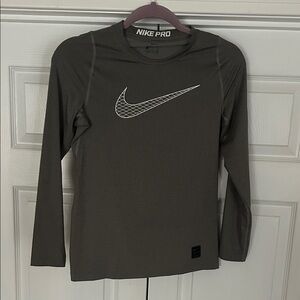 Nike Unisex Pro Youth Large Gray Long Sleeve Tee. Dri-Fit